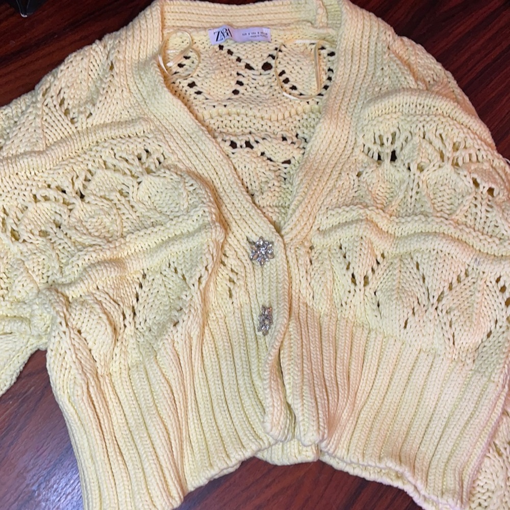 Light Yellow knit sweater size small Zara